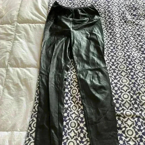 Aritzia Wilfred Free Faux Leather Leggings - Picture 3 of 9